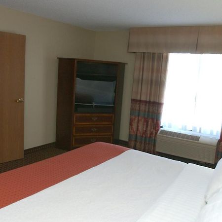 Holiday Inn Hotel & Suites オワトナ エクステリア 写真