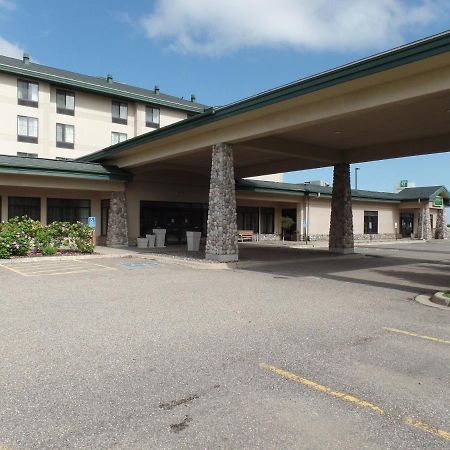 Holiday Inn Hotel & Suites オワトナ エクステリア 写真
