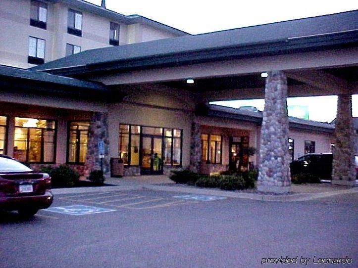 Holiday Inn Hotel & Suites オワトナ エクステリア 写真