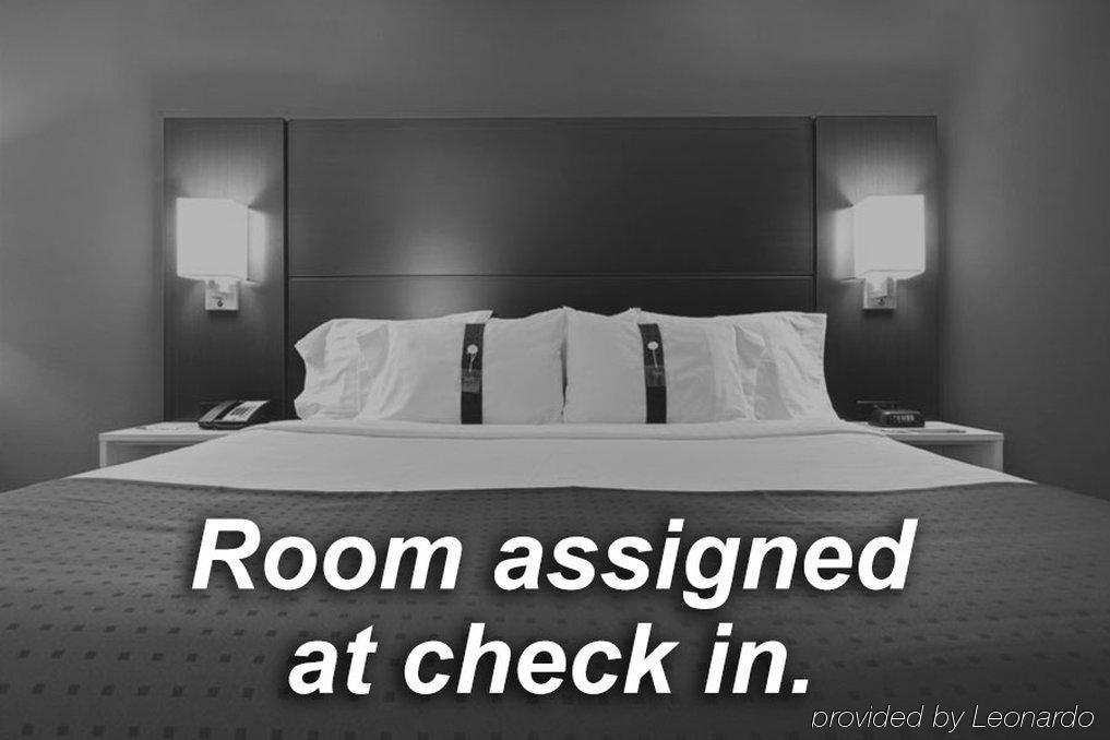 Holiday Inn Hotel & Suites オワトナ エクステリア 写真