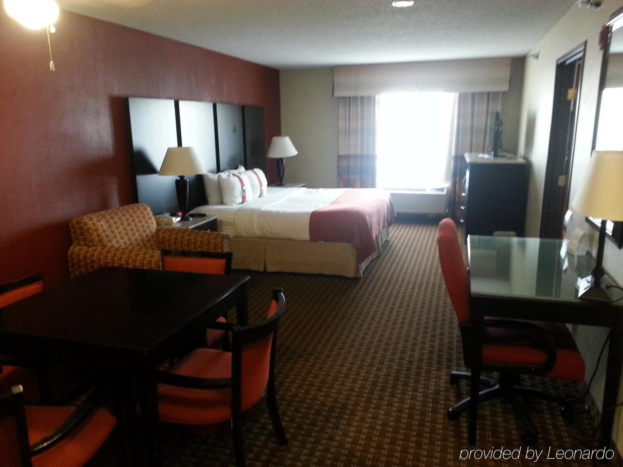Holiday Inn Hotel & Suites オワトナ エクステリア 写真