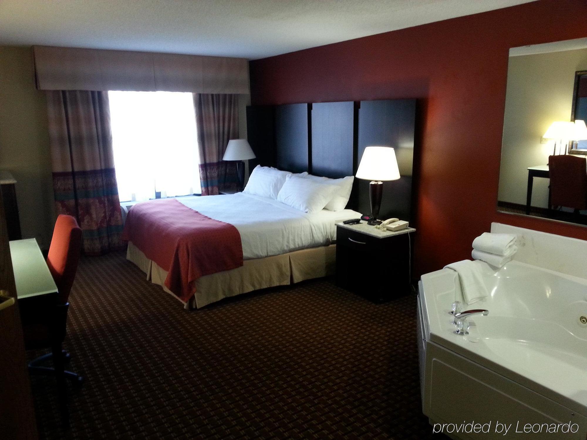 Holiday Inn Hotel & Suites オワトナ エクステリア 写真