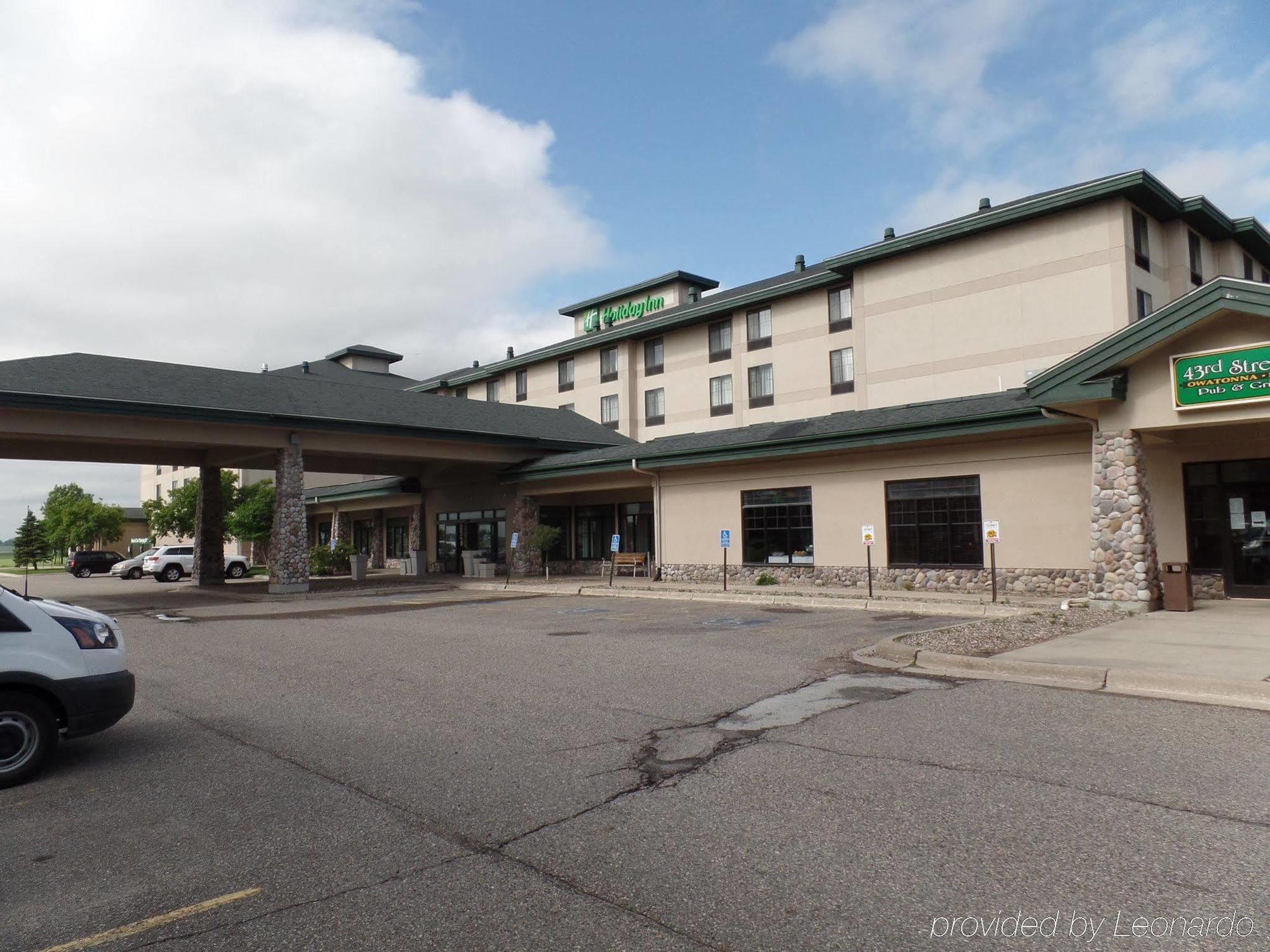 Holiday Inn Hotel & Suites オワトナ エクステリア 写真