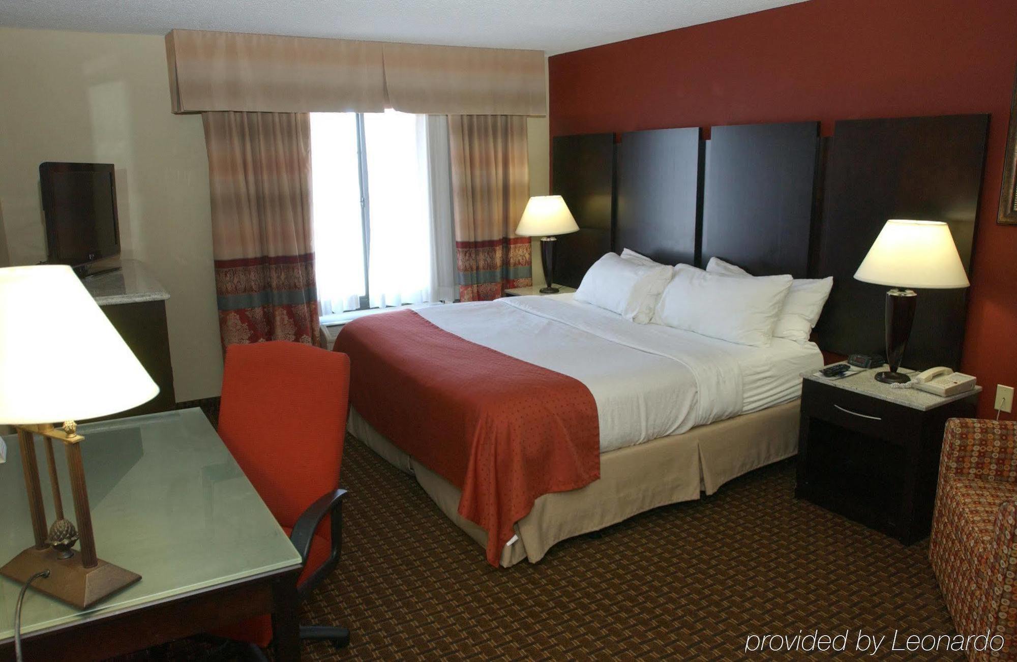 Holiday Inn Hotel & Suites オワトナ エクステリア 写真
