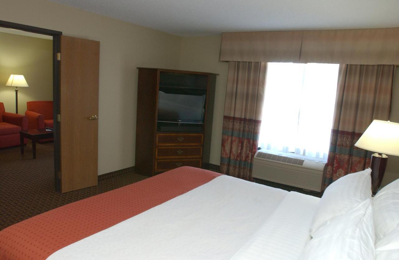 Holiday Inn Hotel & Suites オワトナ エクステリア 写真