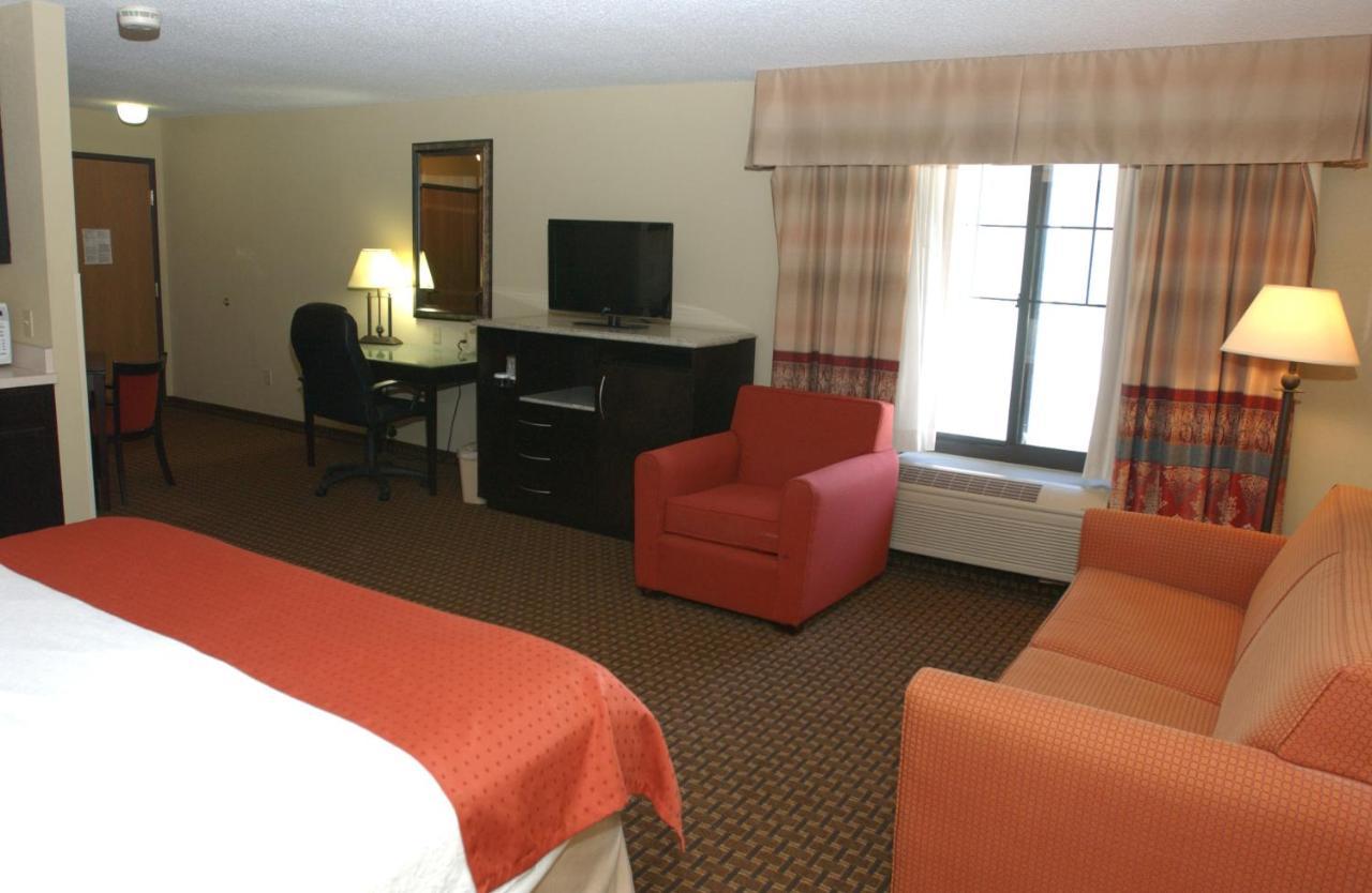 Holiday Inn Hotel & Suites オワトナ エクステリア 写真