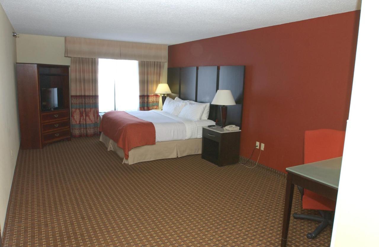 Holiday Inn Hotel & Suites オワトナ エクステリア 写真