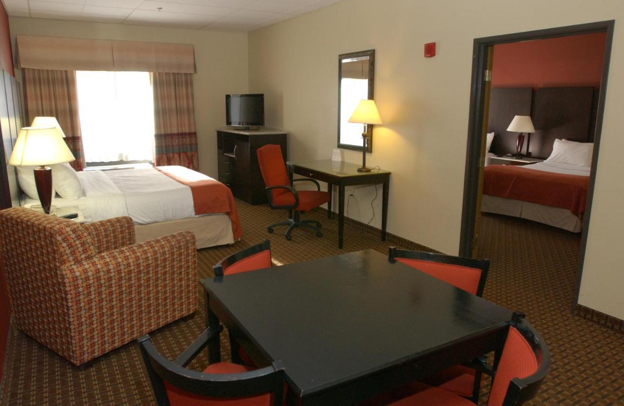 Holiday Inn Hotel & Suites オワトナ エクステリア 写真