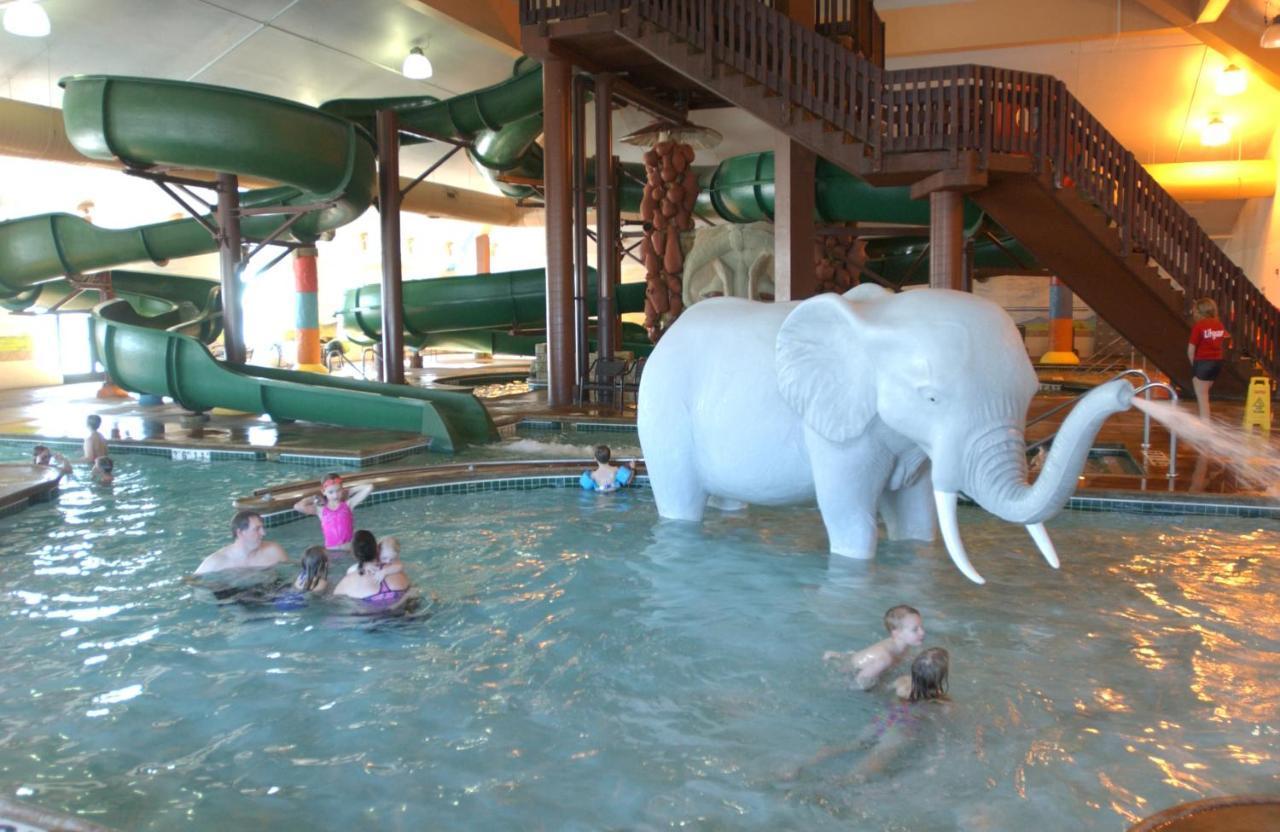 Holiday Inn Hotel & Suites オワトナ エクステリア 写真