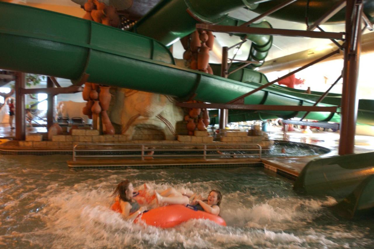 Holiday Inn Hotel & Suites オワトナ エクステリア 写真