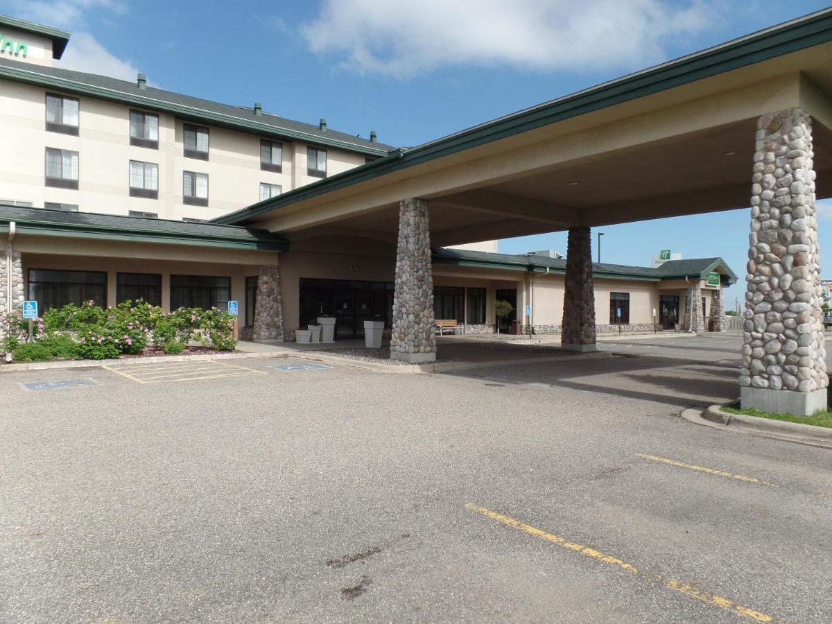 Holiday Inn Hotel & Suites オワトナ エクステリア 写真